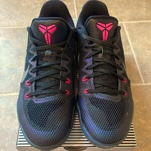 Kobe XI Kobe 11 Low Cut Basketball Shoes in Original Box